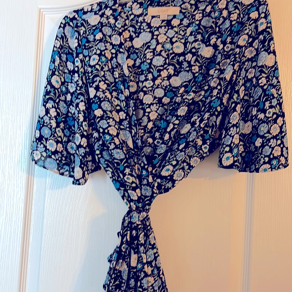 Floral loft wrap shirt size L